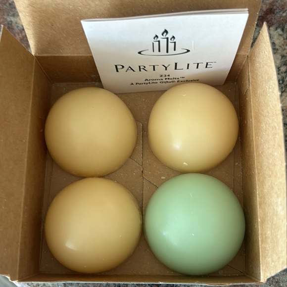 Partylite Antique Brass Aroma Melts Warmer & 10 Aroma Melts Raspberry & Vanilla - Picture 5 of 16